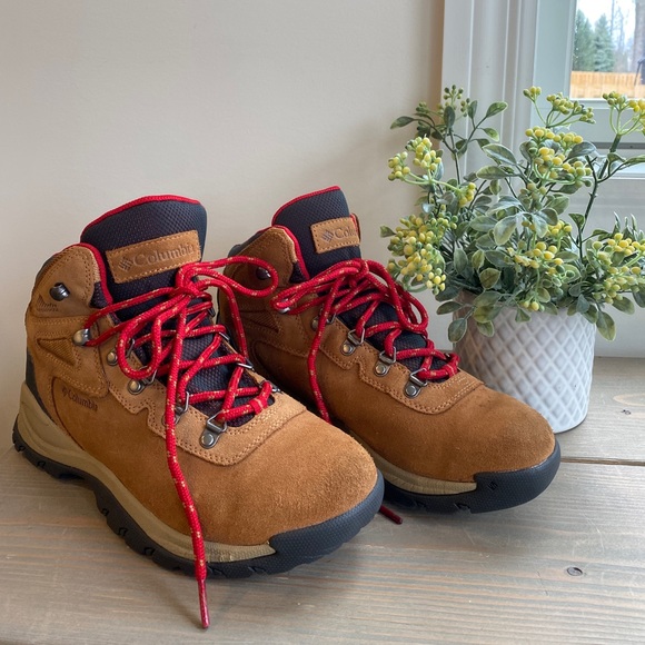 SOLD Columbia Women’s Newton Ridge Plus Hiking Shoes - Picture 2 of 8